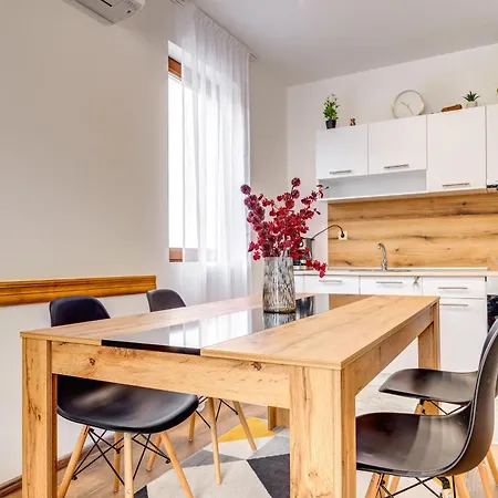 Kometa - 1bd With Balcony & Forest View By Flat Manager Παμπόροβο