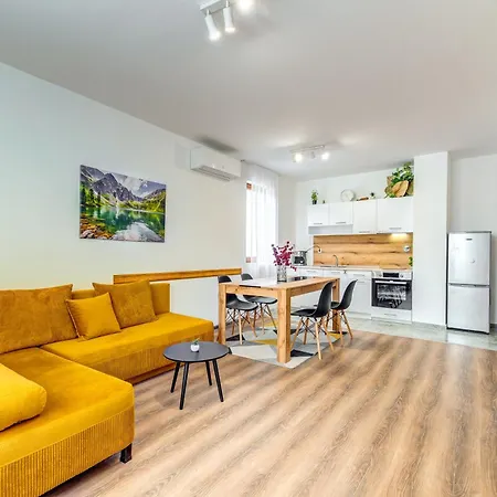 Kometa - 1bd With Balcony & Forest View By Flat Manager Διαμέρισμα Παμπόροβο