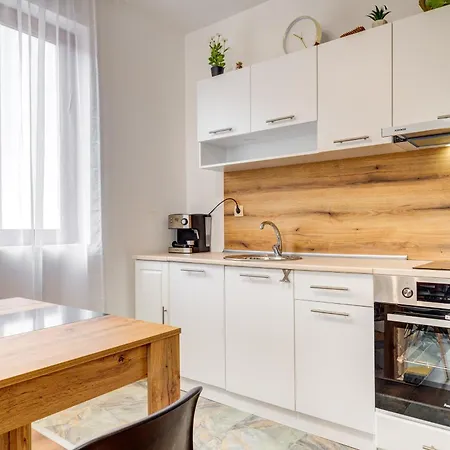 Apartment Kometa - 1bd With Balcony & Forest View By Flat Manager *