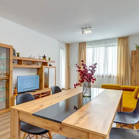 Apartment Kometa - 1bd With Balcony & Forest View By Flat Manager